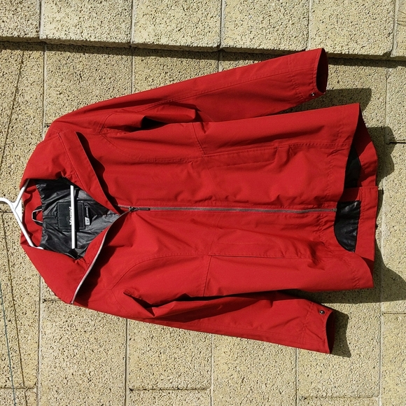 Marmot Jackets & Blazers - Marmot women jacket water resist size S